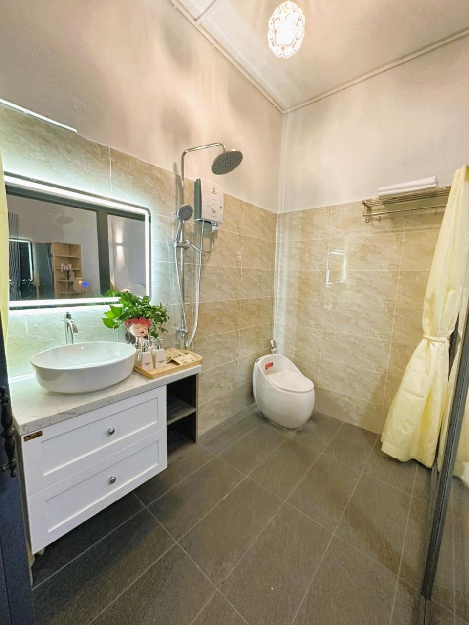 6Even Hotel - Have A Staycation In The Cafe Apartments Building Хошимин Екстериор снимка