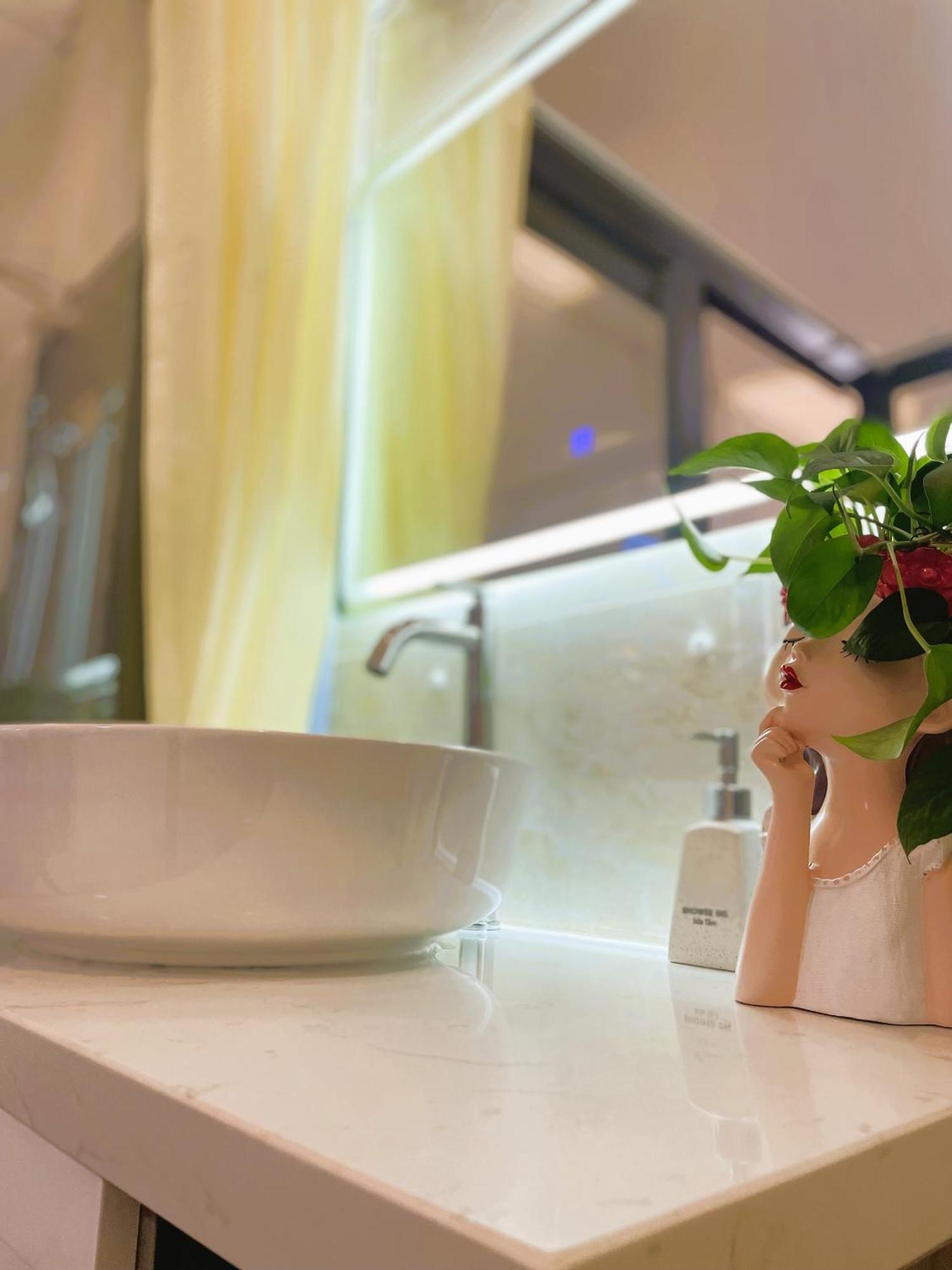 6Even Hotel - Have A Staycation In The Cafe Apartments Building Хошимин Екстериор снимка