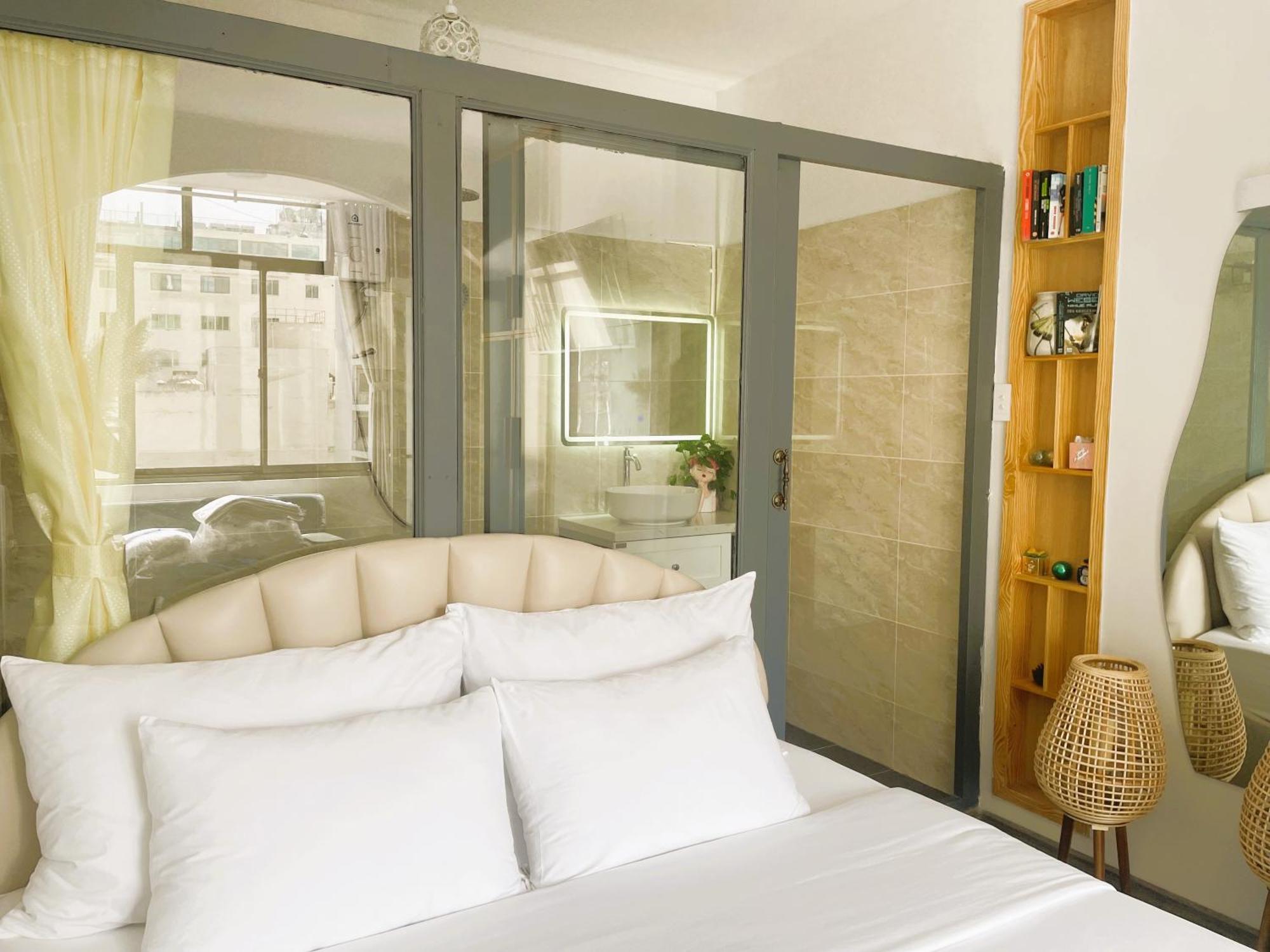 6Even Hotel - Have A Staycation In The Cafe Apartments Building Хошимин Екстериор снимка