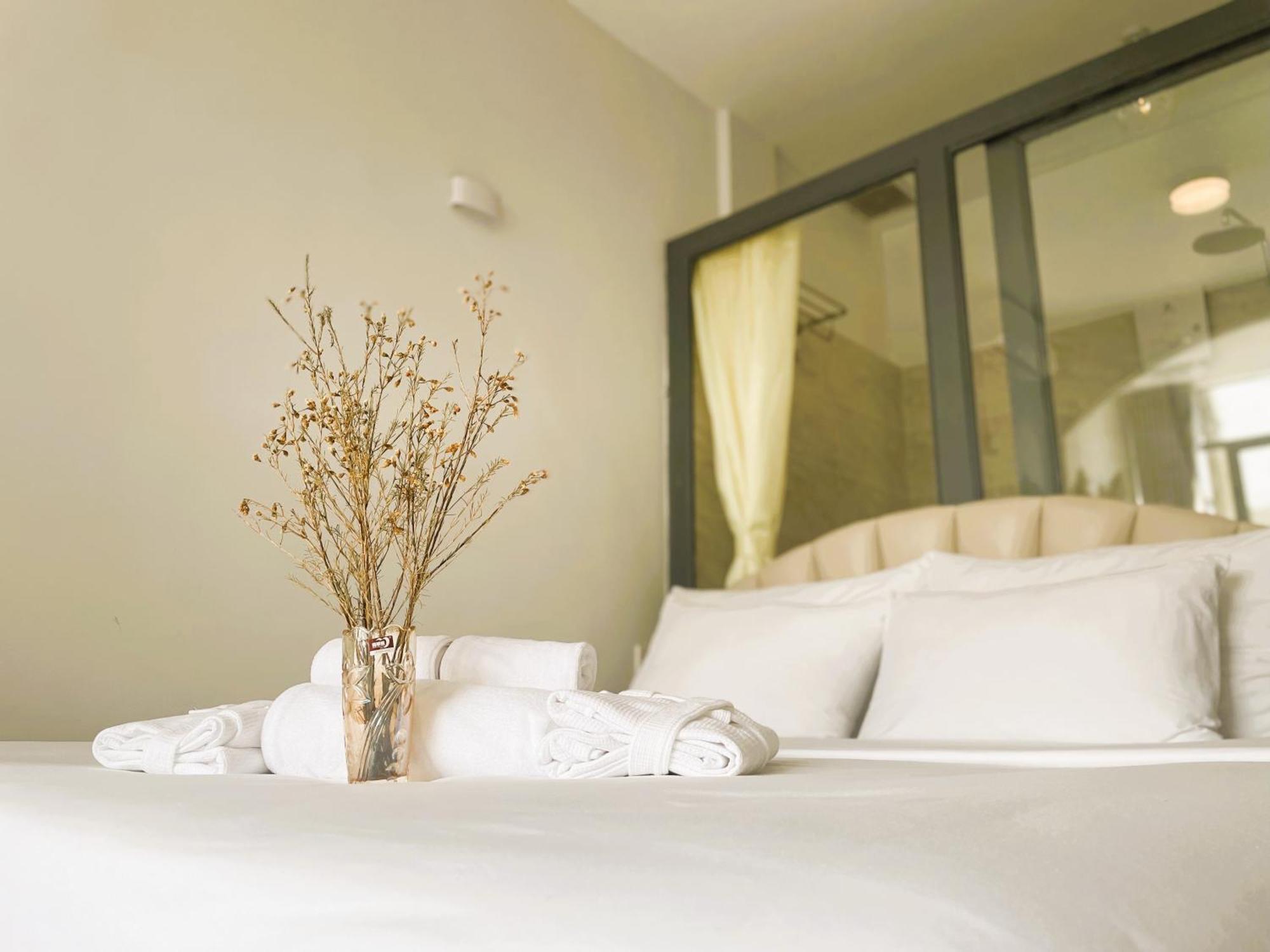 6Even Hotel - Have A Staycation In The Cafe Apartments Building Хошимин Екстериор снимка