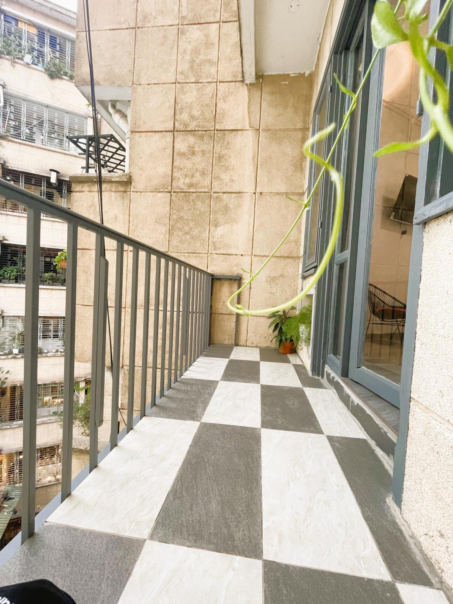 6Even Hotel - Have A Staycation In The Cafe Apartments Building Хошимин Екстериор снимка