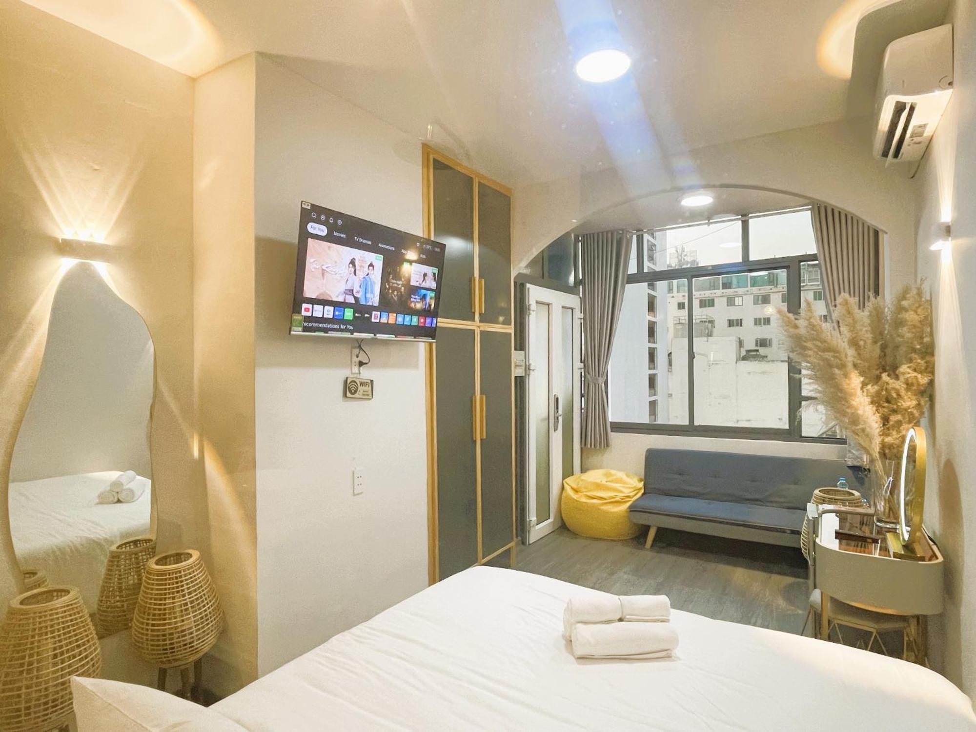 6Even Hotel - Have A Staycation In The Cafe Apartments Building Хошимин Екстериор снимка
