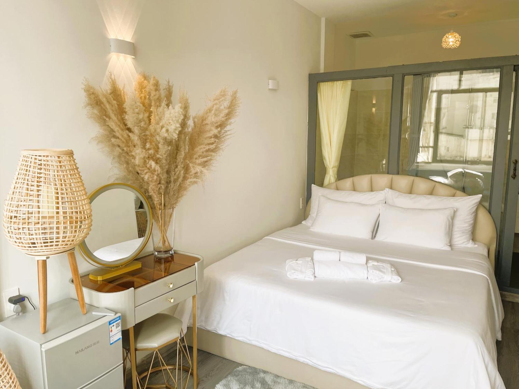 6Even Hotel - Have A Staycation In The Cafe Apartments Building Хошимин Екстериор снимка