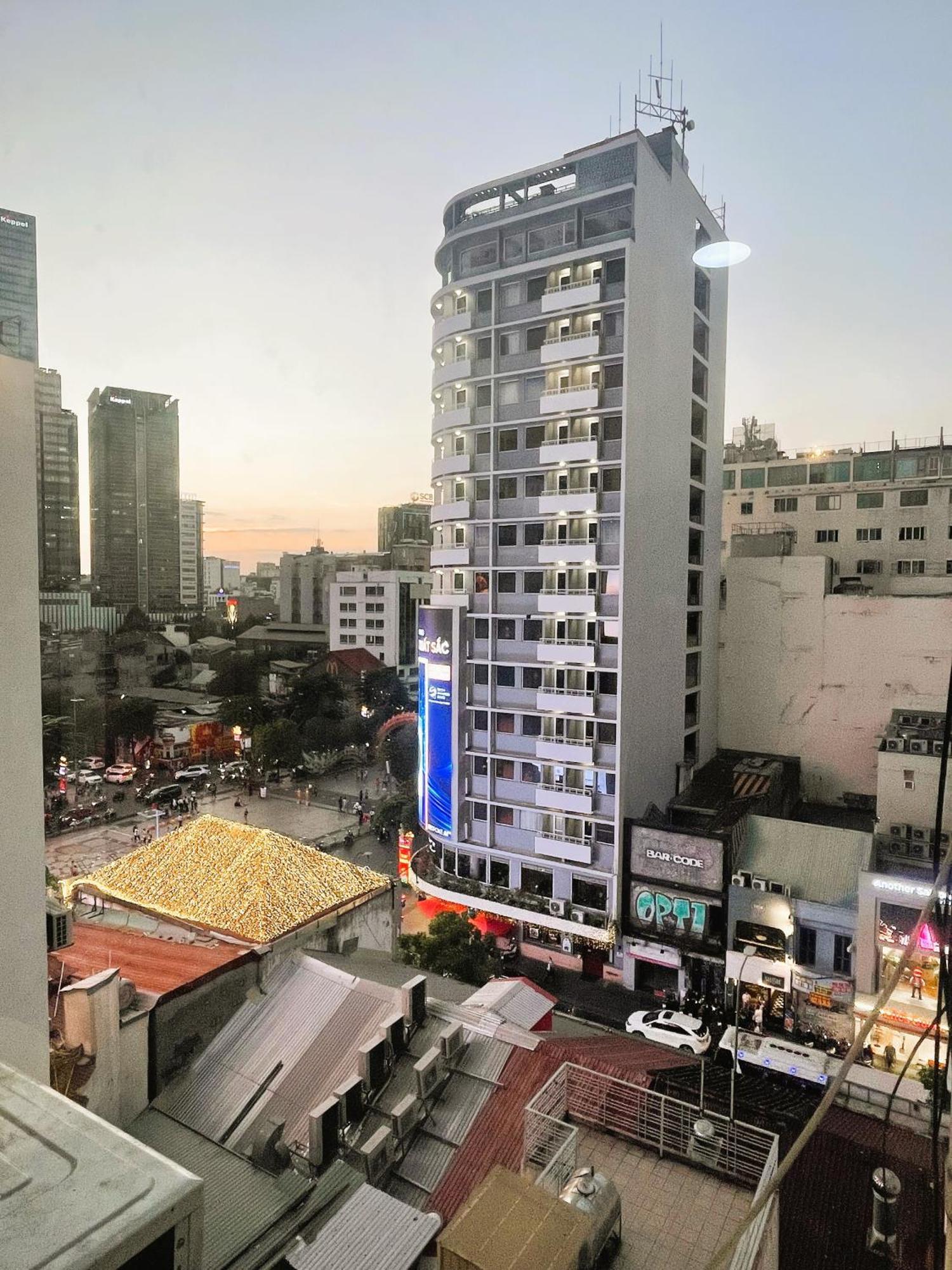 6Even Hotel - Have A Staycation In The Cafe Apartments Building Хошимин Екстериор снимка