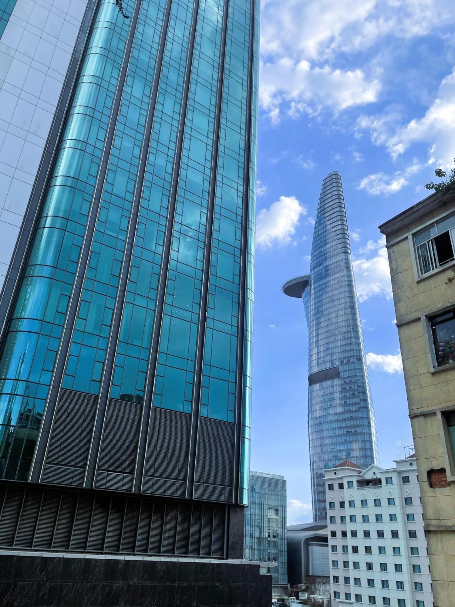 6Even Hotel - Have A Staycation In The Cafe Apartments Building Хошимин Екстериор снимка