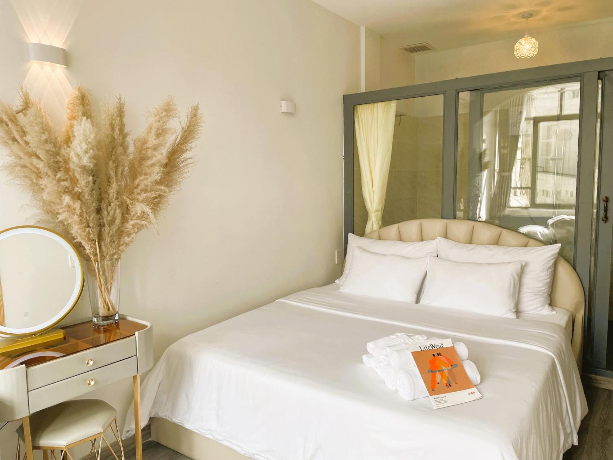 6Even Hotel - Have A Staycation In The Cafe Apartments Building Хошимин Екстериор снимка