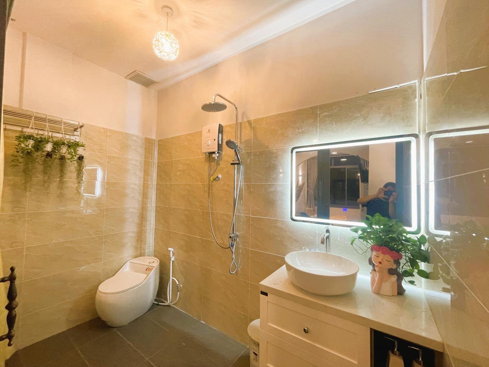 6Even Hotel - Have A Staycation In The Cafe Apartments Building Хошимин Екстериор снимка